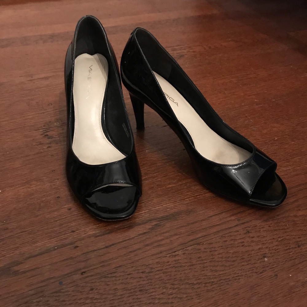 Via Spiga Patent Leather Peep Toe 3in Heels